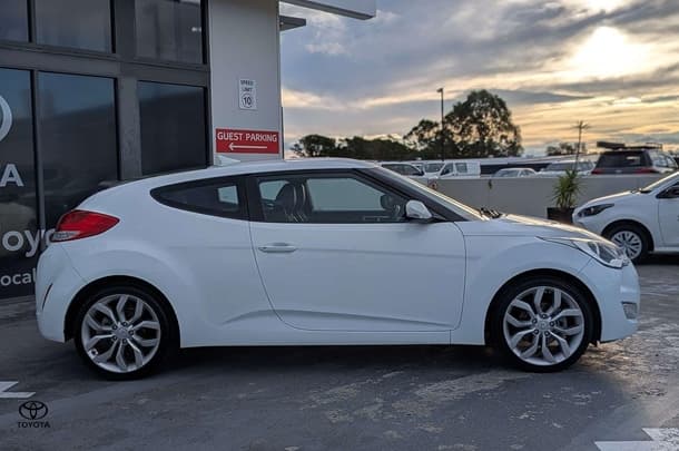 2013 Hyundai Veloster Base in White