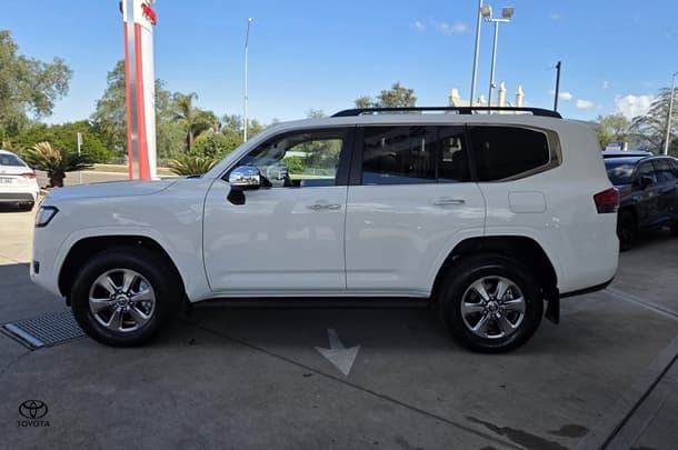 2026 Toyota Landcruiser Sahara in White