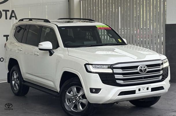 2024 Toyota Landcruiser VX in White
