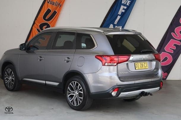 2017 Mitsubishi Outlander LS in Grey