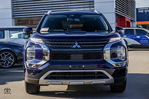 2024 Mitsubishi Outlander LS in Blue