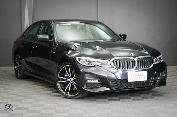 2022 BMW 3 330i M Sport in Black