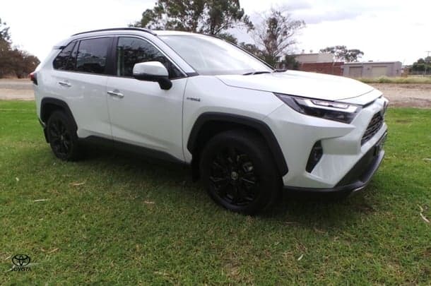 2023 Toyota RAV4 Cruiser in White
