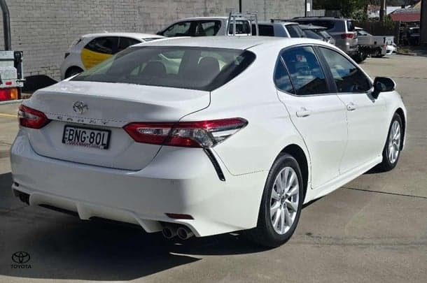2019 Toyota Camry Ascent Sport in White