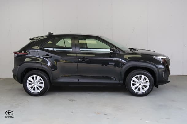2024 Toyota Yaris Cross GX in Black