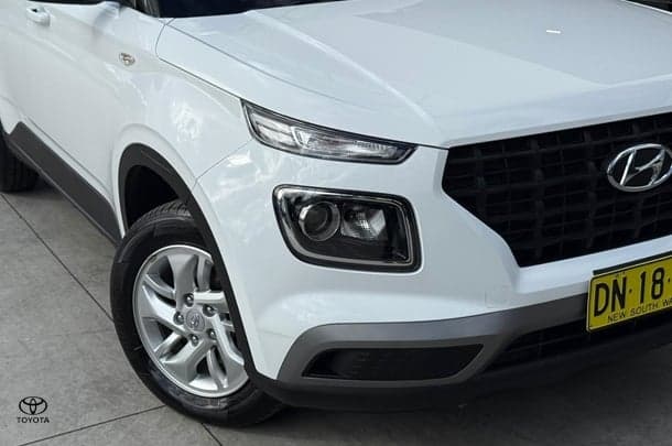 2025 Hyundai Venue Base in Atlas White