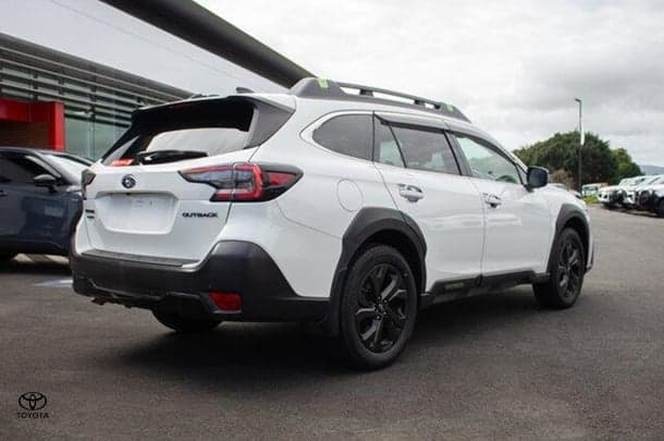 2021 Subaru Outback AWD Sport in White