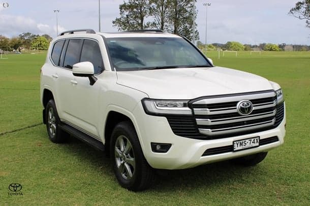 2025 Toyota Landcruiser VX in White