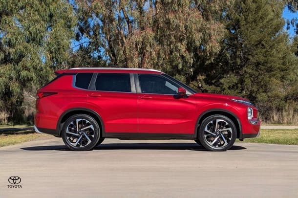 2022 Mitsubishi Outlander Aspire in Red