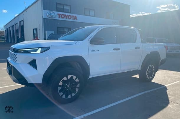 2025 Toyota Hilux SR5 48V in White