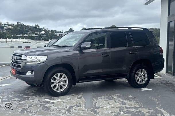 2017 Toyota Landcruiser VX in Silver