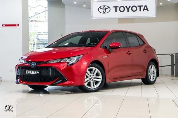 2020 Toyota Corolla Ascent Sport Hybrid in Red