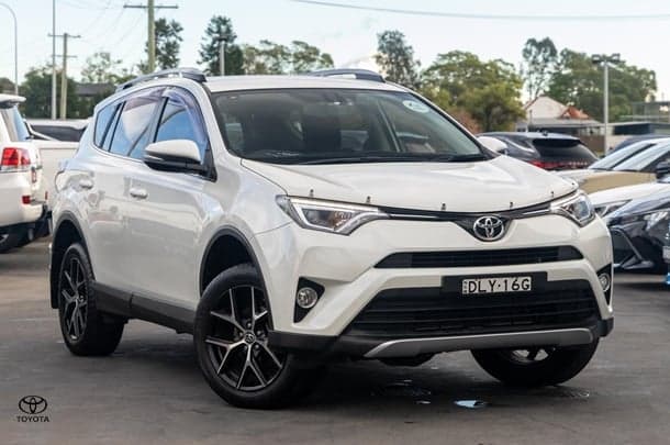 2017 Toyota RAV4 GXL in White
