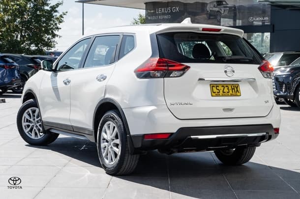 2018 Nissan X-TRAIL ST in White