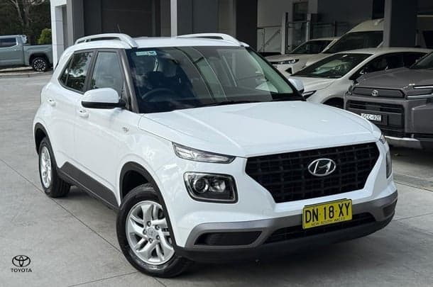 2025 Hyundai Venue Base in Atlas White