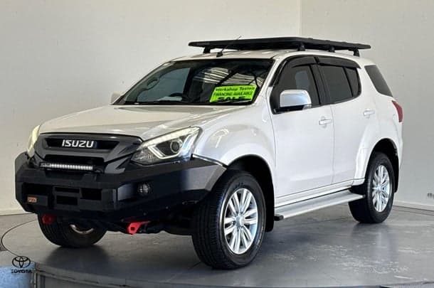 2017 Isuzu MU-X LS-M in White