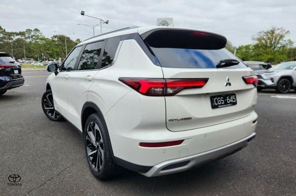 2023 Mitsubishi Outlander Aspire in White