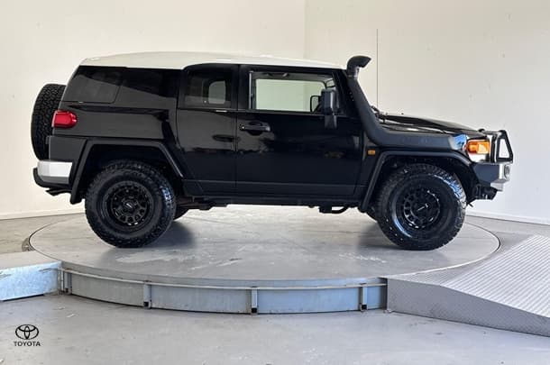 2015 Toyota FJ Cruiser Base in Black