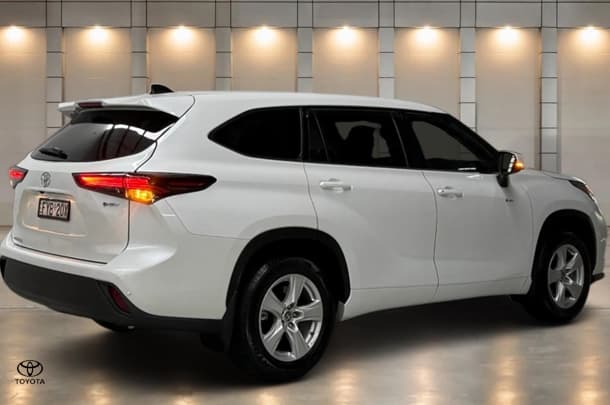 2025 Toyota Kluger GX in White