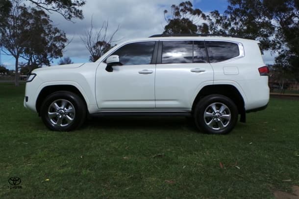 2024 Toyota Landcruiser VX in White