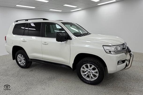 2020 Toyota Landcruiser VX in White