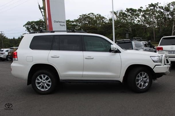 2017 Toyota Landcruiser VX in White