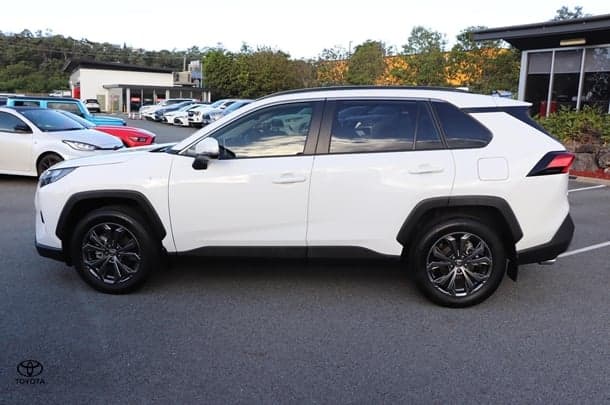 2025 Toyota RAV4 GXL AWD in White