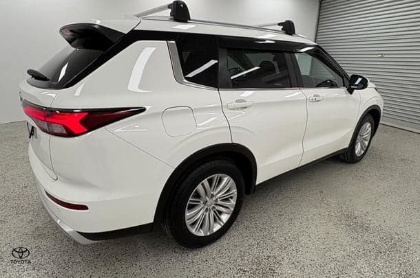 2024 Mitsubishi Outlander LS in White