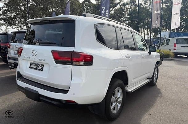 2024 Toyota Landcruiser GXL in White