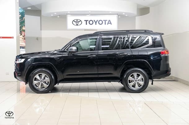 2025 Toyota Landcruiser Sahara in Black