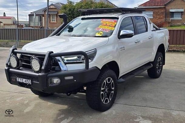 2022 Toyota Hilux SR5 in White