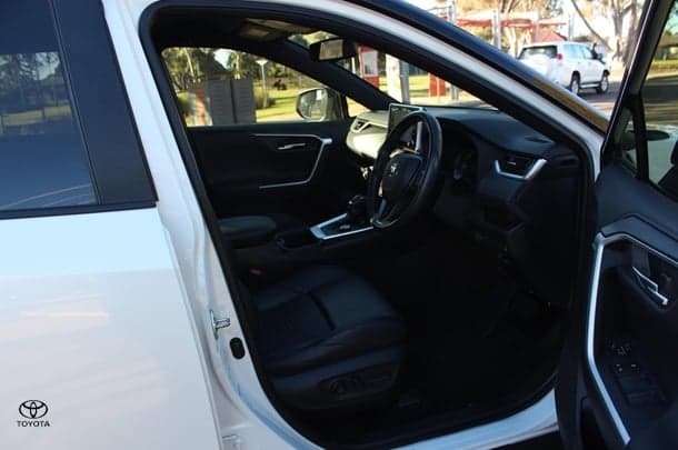 2022 Toyota RAV4 XSE in White