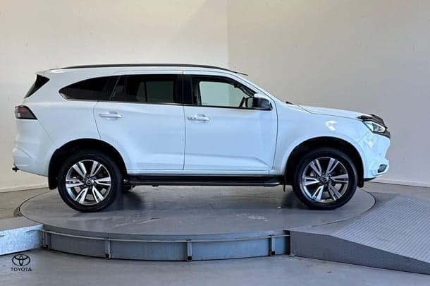 2023 Isuzu MU-X LS-T in White