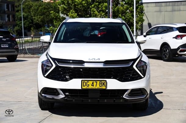 2022 Kia Sportage S in White
