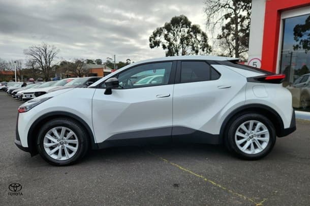 2026 Toyota C-HR GXL in White