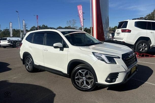 2021 Subaru Forester 2.5i in White