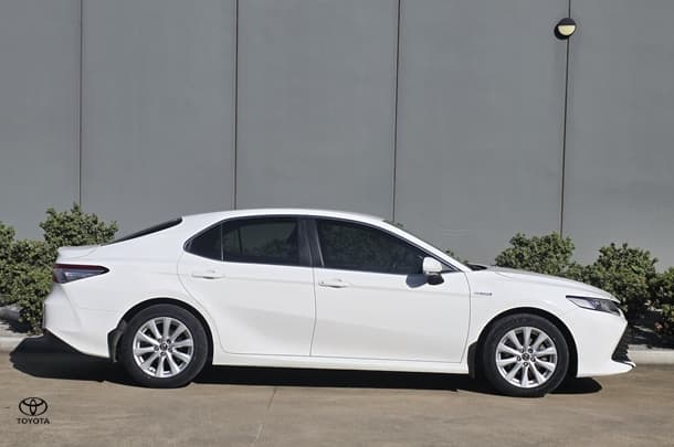2019 Toyota Camry Ascent in White