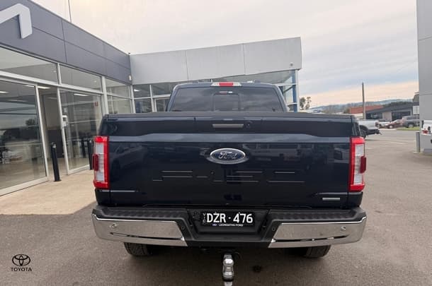 2023 Ford F-150 Lariat in Black