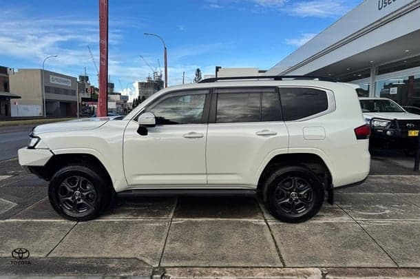 2021 Toyota Landcruiser VX in White