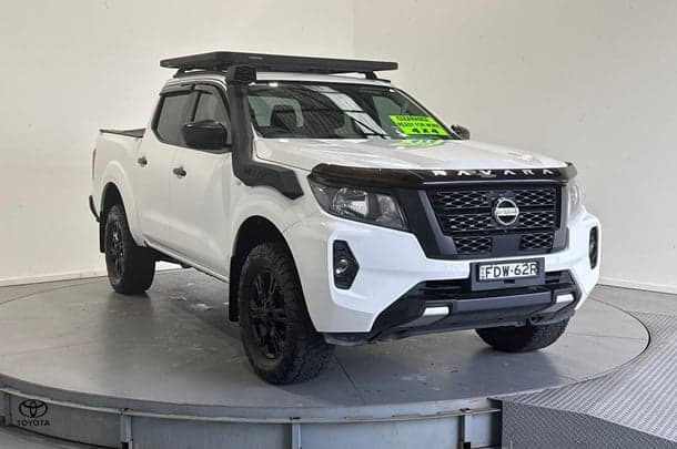 2023 Nissan Navara SL in White