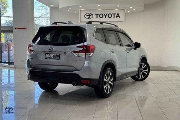 2018 Subaru Forester 2.5i Premium in Silver
