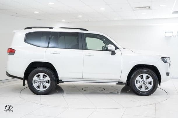 2025 Toyota Landcruiser GXL in White