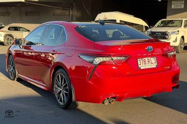 2021 Toyota Camry SL in Red