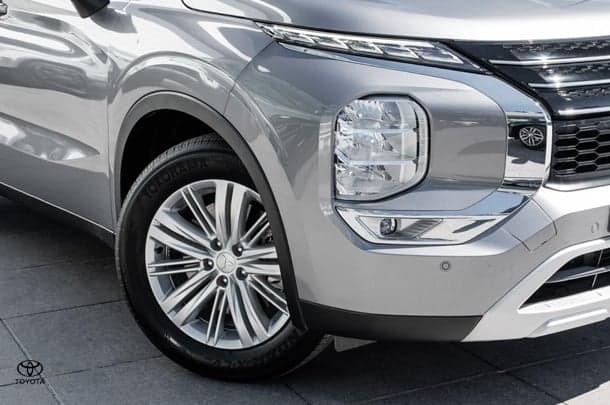 2022 Mitsubishi Outlander LS in Silver