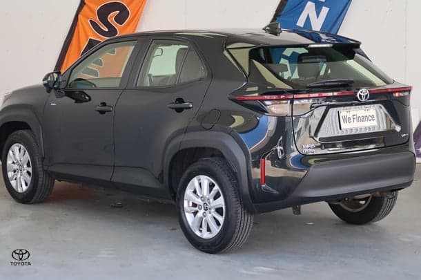 2024 Toyota Yaris Cross GX in Black