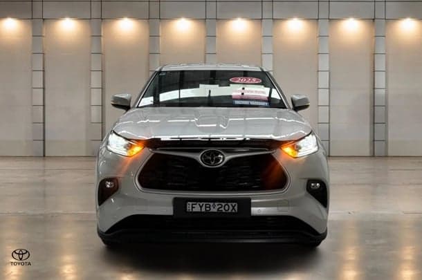 2025 Toyota Kluger GX in White