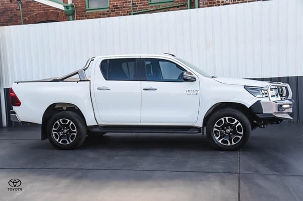 2020 Toyota Hilux SR5 in White