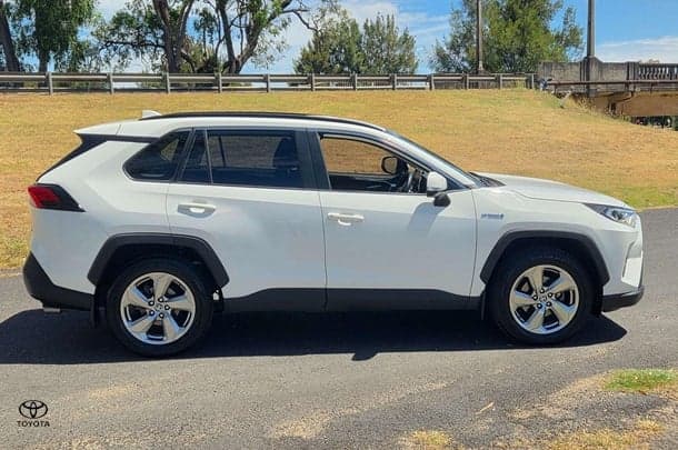 2019 Toyota RAV4 GXL-2WD in White