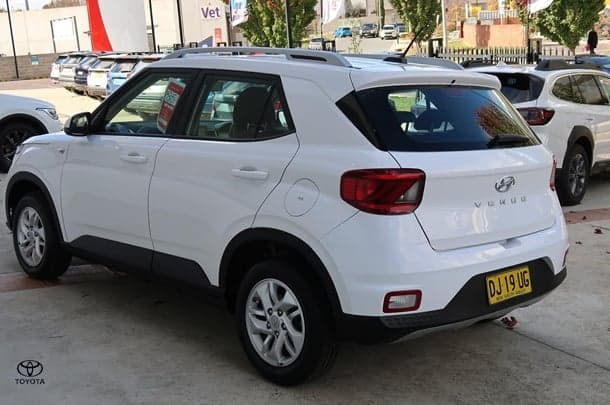2023 Hyundai Venue Base in White