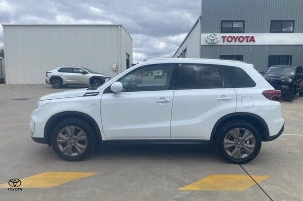 2022 Suzuki Vitara Base in White